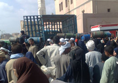 http://shorouknews.com/uploadedimages/Sections/Egypt/Accidents/original/zeham-amam-istwanat-alghaz-arshefia-234324.jpg