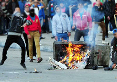 http://shorouknews.com/uploadedimages/Sections/Egypt/Eg-Politics/original/Morsi-supporters-clashes1618.jpg
