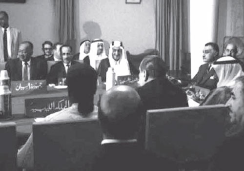 Nasser-heads-the-Arab-meeting.jpg