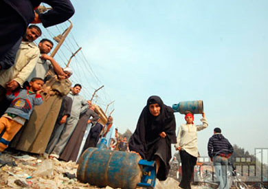 http://shorouknews.com/uploadedimages/Sections/People%20-%20Life/Family/original/Ali-contention-gas-cylinders1740.jpg