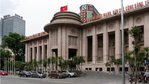 المركزي الفيتنامي يبيع الذهب لـ4 بنوك لضبط السوق