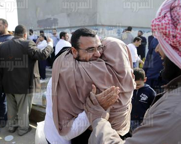 لحظة خروج الشباب المعفو عنهم