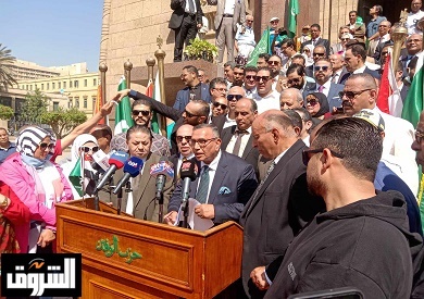 عبد السند يمامة وأعضاء حزب الوفد من أمام ضريح سعد زغلول - تصوير: جيهان نصر