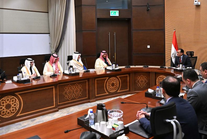 مدبولي يلتقي وزير الإعلام السعودي لبحث تعزيز التعاون