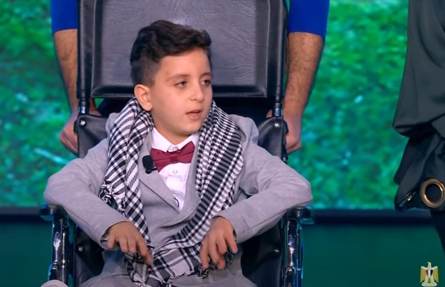 طفل فلسطيني: نفسي أحضن الرئيس السيسي وأبوسه