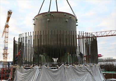 جهاز مصيدة قلب المفاعل في محطة ليننجراد النووية في روسيا