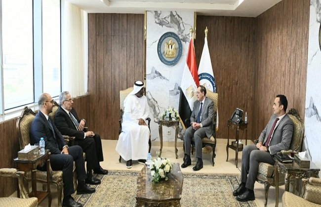 وزير البترول يبحث مع أدنوك الإماراتية خطط الشركة للتوسع فى السوق المصرى
