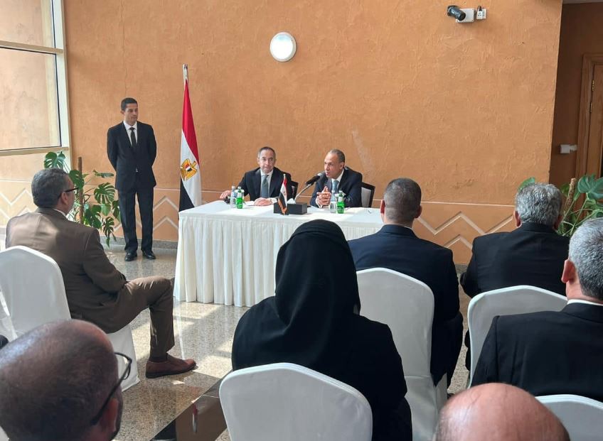 وزير الخارجية يعقد لقاء مع رموز الجالية المصرية في قطر