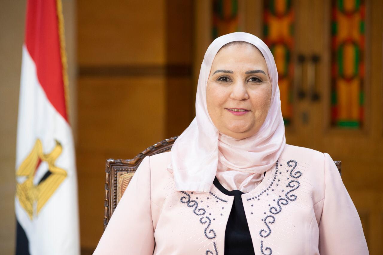 وزيرة التضامن الاجتماعي ومحافظ المنوفية يسلمان أجهزة كهربائية لـ25 عروسة