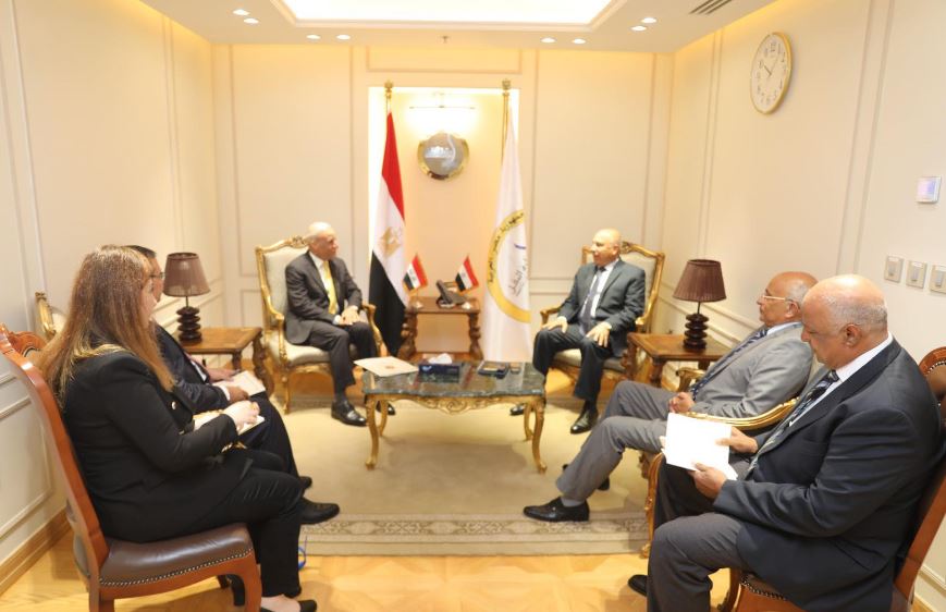 وزير النقل وسفير العراق بالقاهرة يبحثان تعزيز التعاون