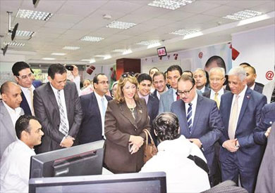 الوزير مع قيادات المصرية للاتصالات