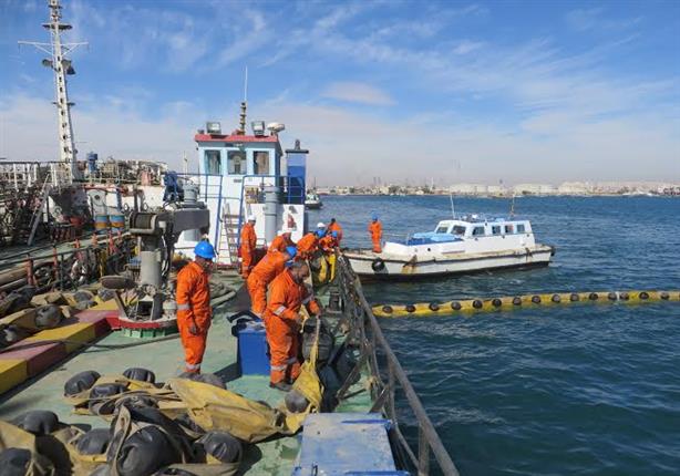 إنقاذ 9 صيادين بعد اصطدام مركبهم بشعاب مرجانية جنوب رأس غارب