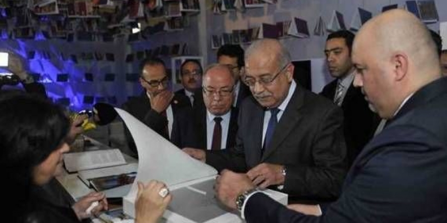 رئيس الوزراء يتفقد عددا من أجنحة معرض القاهرة الدولي للكتاب