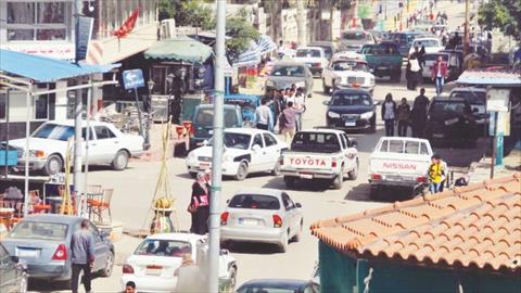 كثرة الحواجز الأمنية والطرق المغلقة تهدد الحياة التجارية في كل مدن محافظة شمال سيناء