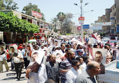 ؤيدون لمرسي ينظمون مسيرة في كفر الشيخ للتنديد بانقطاع الكهرباء – أرشيفية