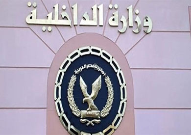 «الداخلية» تُهدي جامعة القاهرة 150 مقعدا متحركا