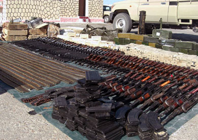 الأمن يضبط مخزن أسلحة «تحت الأرض» بشمال سيناء - أرشيفية