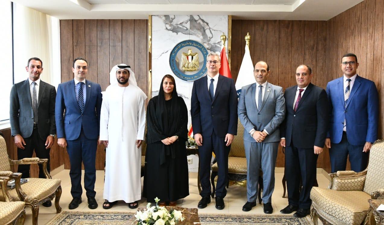 وزير البترول يبحث مع سفيرة الإمارات تعزيز التعاون فى مجالات الغاز والثروة المعدنية