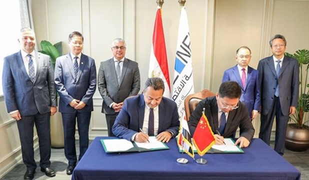 المنطقة الاقتصادية لقناة السويس توقع اتفاقية لإقامة مشروع كيماويات لشركة صينية بالسخنة