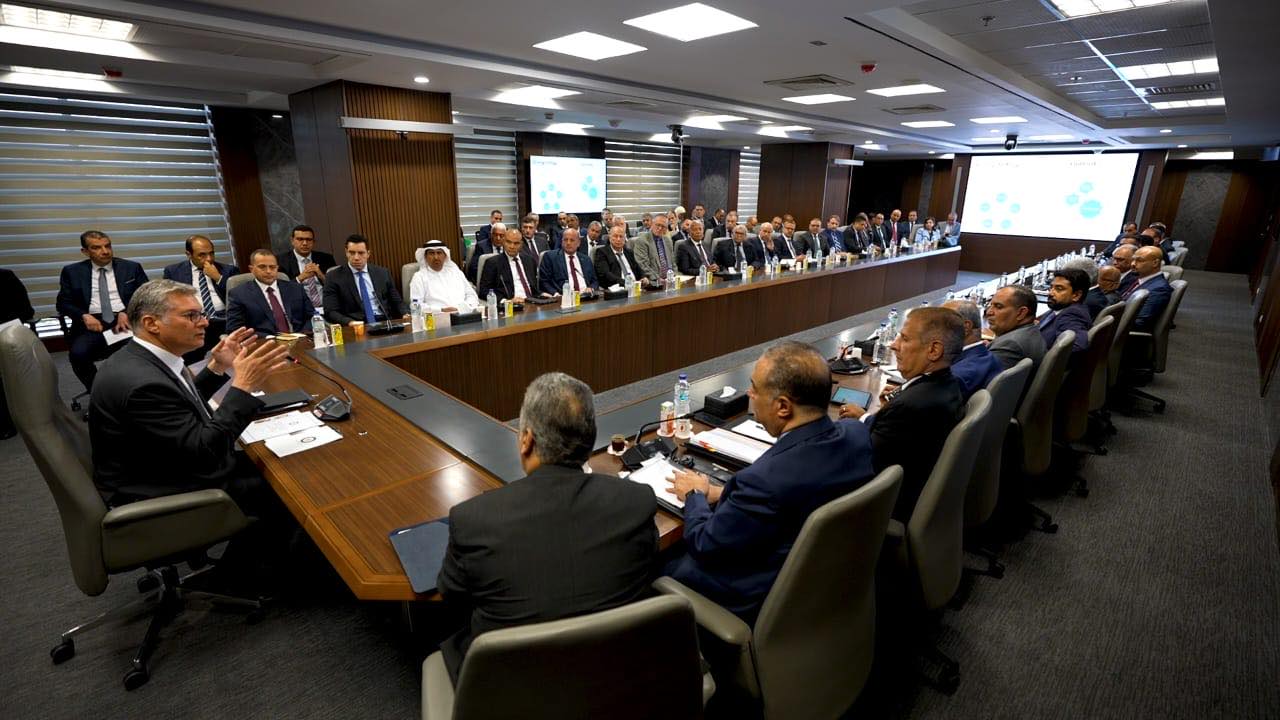 وزير البترول يعقد اجتماعًا مع رؤساء وممثلي الشركات العالمية العاملة في مصر