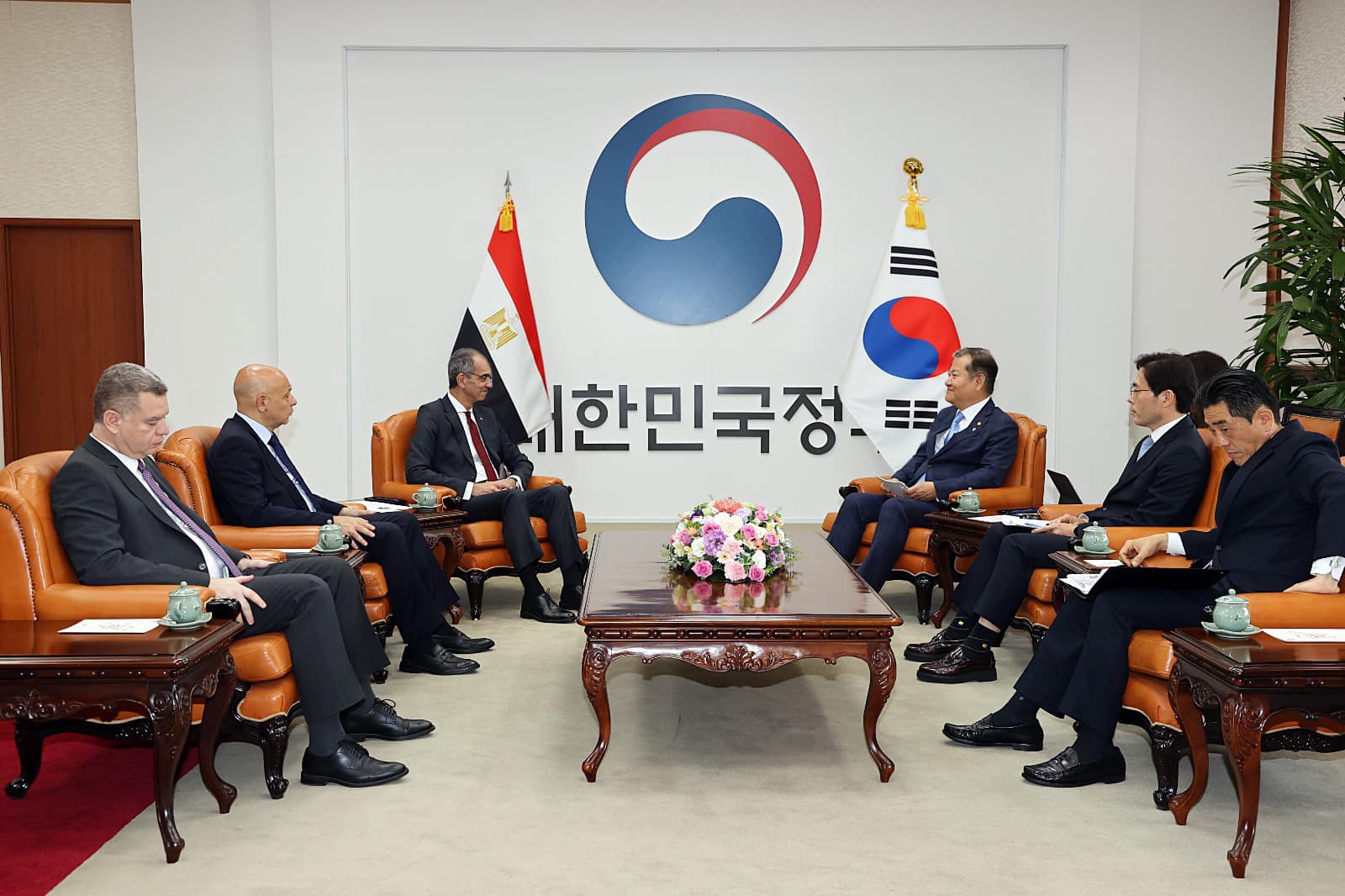 وزير الاتصالات يبحث مع شركات كورية التعاون في مجال الأمن السيبراني