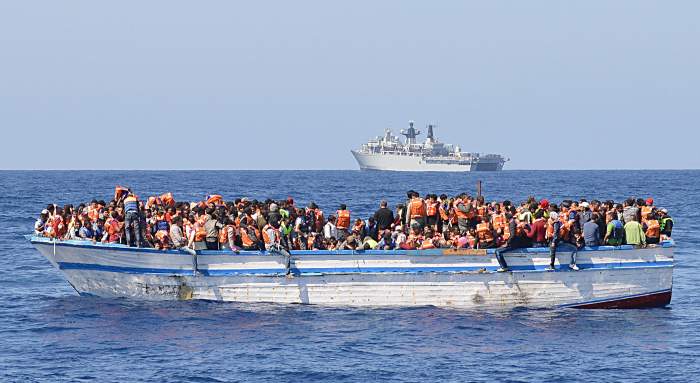 إنقاذ نحو 730 مهاجرًا قبالة ليبيا