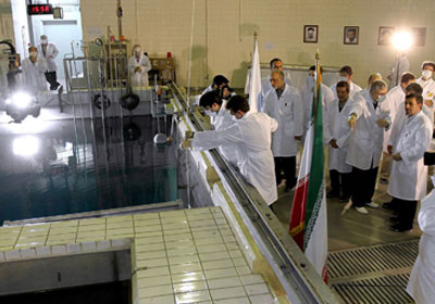 أحمدى نجاد فى إحدى منشآت البرنامج النووى الإيرانى