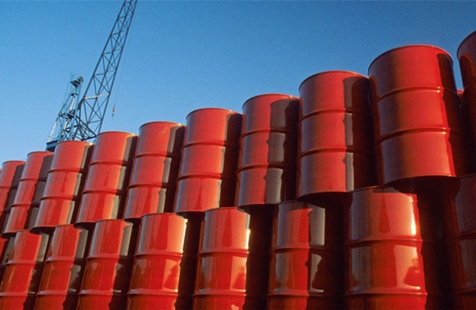 تراجع حاد لأسعار النفط بعد الزيادة المفاجأة في مخزون الخام الأمريكي